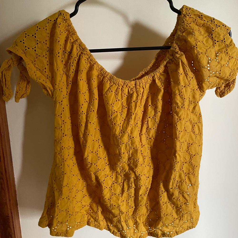 Off-the-shoulder Shirt